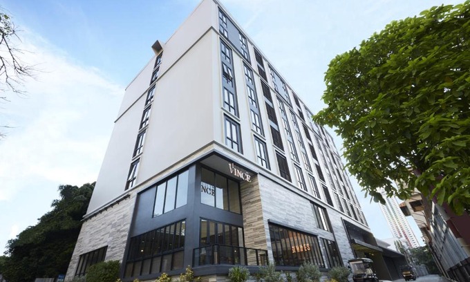 Thanon Phaya Thai Hotel | Comfort Meets Convenience at Vince Hotel Pratunam