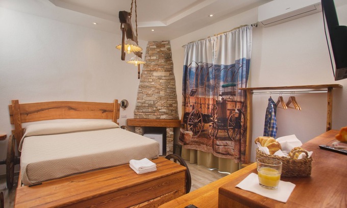 Santa Teresa di Gallura House | Vincent House Affittacamere: Relax with Pool and Spa