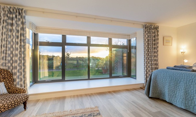 Saxmundham Apartment | Vincent Studio: Pet-Friendly One Bedroom Retreat with Pool