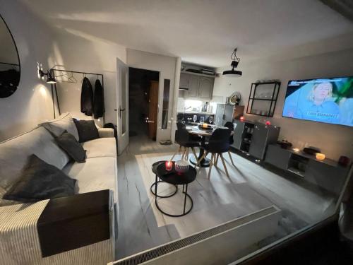 Saint-Pierre-de-Clages Apartment | Vincenzo Appart: Steps from Tracouet Cable Car Access