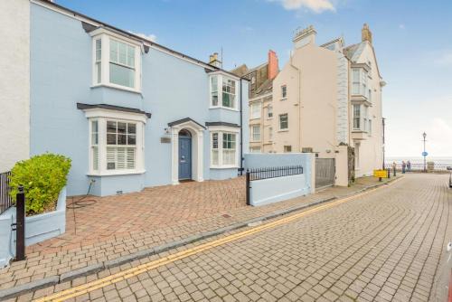 Tenby House | Guest Rated 10/10 at Vine Cottage - Ideal for Families