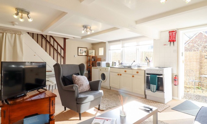 Halstead Cottage | Discover VINE COTTAGE: Garden Retreat in Castle Hedingham