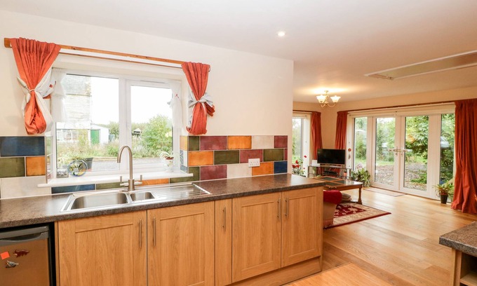 Martock Cottage | Vine Lodge