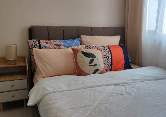 San Bartolome Bed & Breakfast | Vine Residences: Cozy 2BR with Pool and Balcony Access