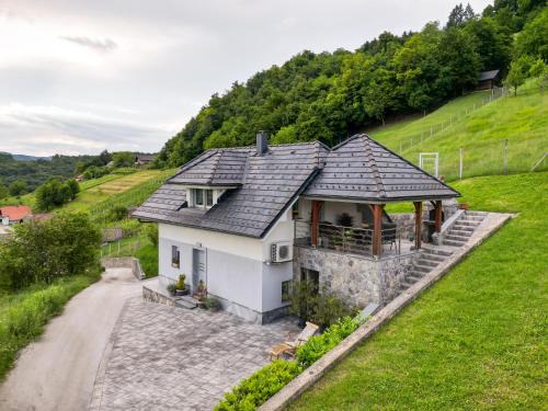 Smarjeske Toplice House | Charming Vineyard Cottage at Jelenov Hrib - Rated 10/10