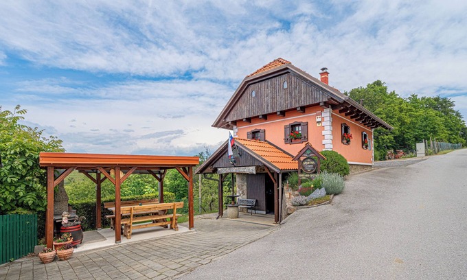 Majsperk House | Idyllic Vineyard Cottage with Lake View in Cirkulane, Slovenia