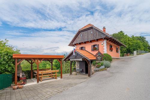 Majsperk House | Family-Friendly Vineyard Cottage Vesna with Lake Views