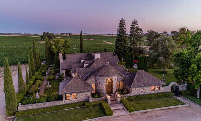 Paso Robles Villa | Guest Rated 10/10: Vineyard English Garden with Breakfast