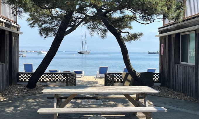 Vineyard Haven Hotel | Experience Vineyard Harbor Motel with Private Beach Access