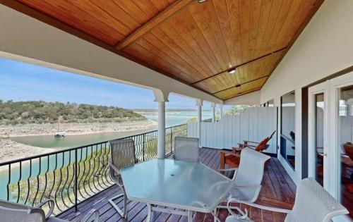 Lago Vista House | Vineyard Haus (Chardonnay & Shiraz Combined)