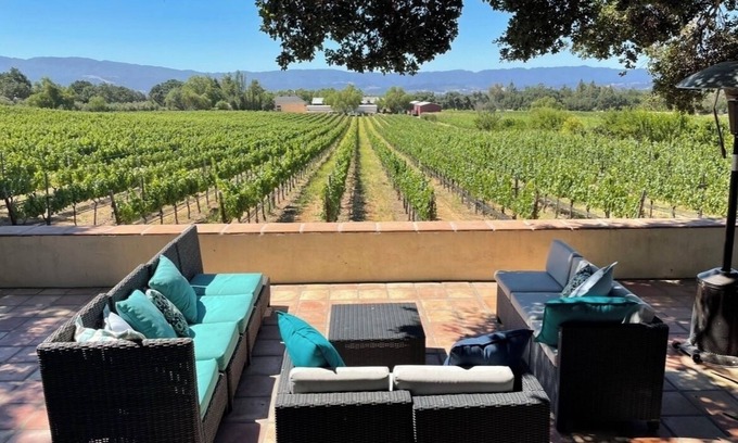Santa Ynez House | Artistic Vineyard Home with Breakfast & Guest Rated 9.8