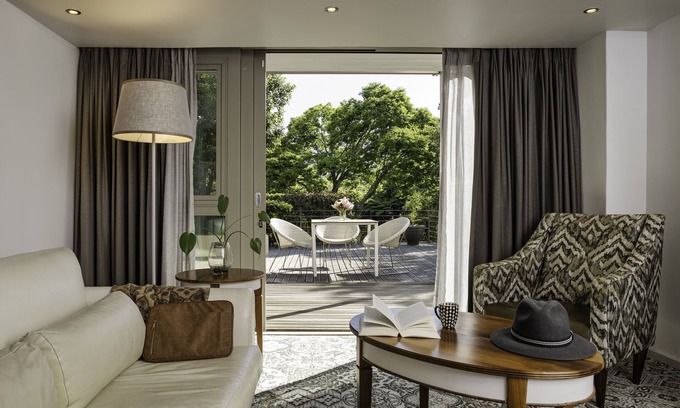 Claremont Hotel | Vineyard Hotel: 4-Star Retreat with Spa and Pool