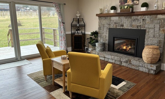New Paltz House | Vineyard Retreat: Cozy 3-BDRM Near Hiking & Climbing