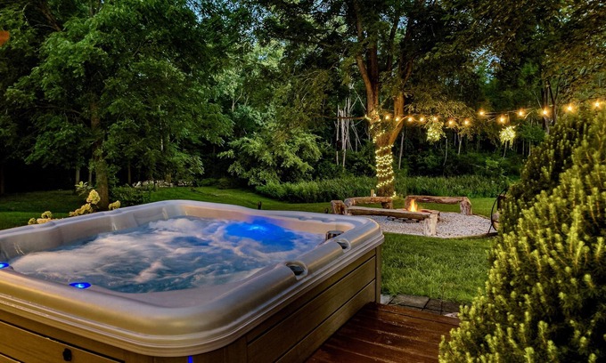 Madison Cottage | Vineyard View: Walk to Wineries with Hot Tub Bliss