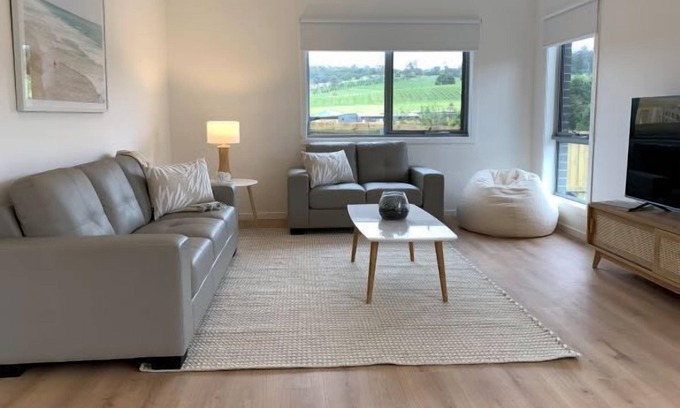 Rokeby House | Vineyard Views, Brand NEW-Sleeps 6,20 Mins to CBD