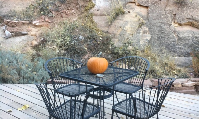 Monticello Cabin | Scenic Vineyard Views at Our Cozy Montezuma Cabin