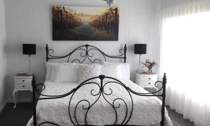 Rutherglen Bed & Breakfast | Experience Vineyard Views Rutherglen: 4-Star Stay, 9.5/10 Rating