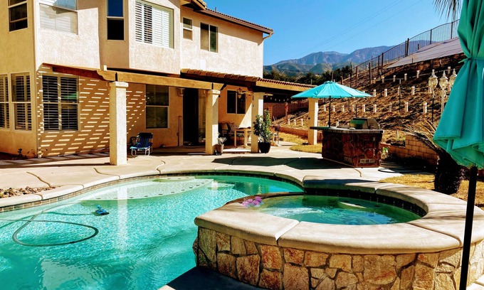 Cherry Valley Villa | Cozy Vineyard Retreat with Hot Tub & Pool - Rated 10/10