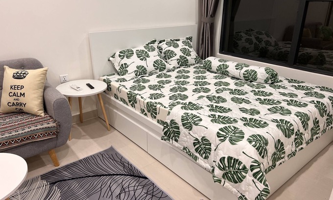 District 9 House | Cozy Vinhome Grand Park Homestay with Ocean View Pool
