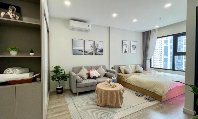 Tu Liem Apartment | Discover Vinhome Smartcity: 4-Star Stay with Family-Friendly Perks