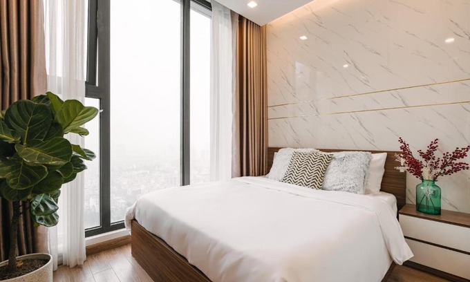 Ngoc Khanh Apartment | Top-Rated Vinhomes Metropolis with Private Pool & Breakfast