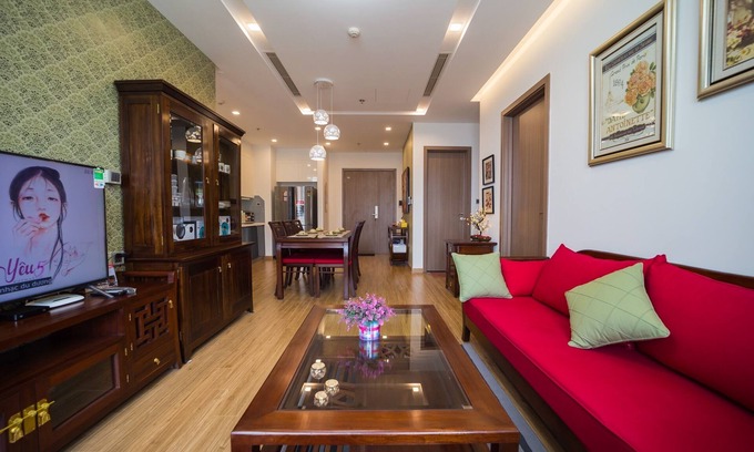 Ba Dinh House | Elegant Vinhomes Metropolis Apartment with Pool & Breakfast
