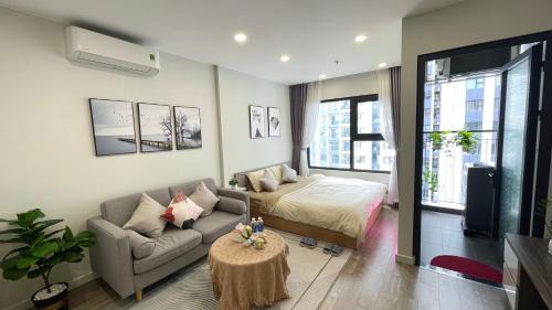 Tu Liem Apartment | Vinhomes Smart City: Top-Rated Retreat with All Amenities