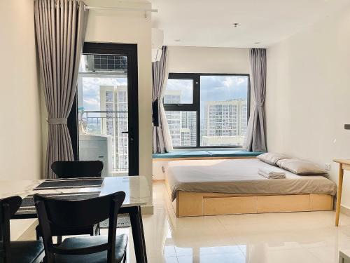 District 9 Apartment | Vinhomes Studio Apartment with Pool View - Rated 10/10