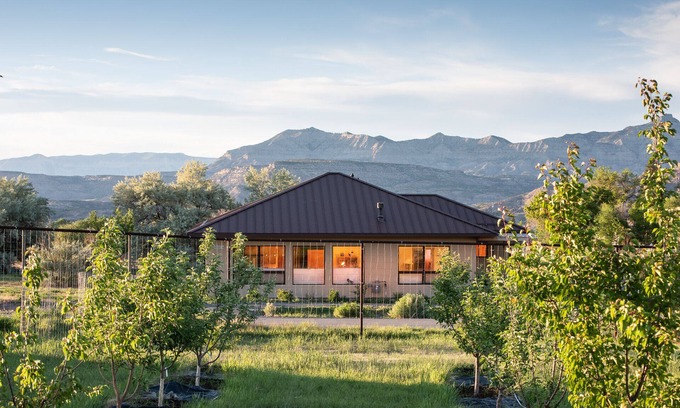 Mesa House | Pet-Friendly Vini's Place: A Cool Creek Retreat