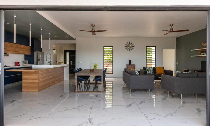 Bora Bora Villa | Elegant Vini Villa Bora: Oceanfront Bliss & Pool Access