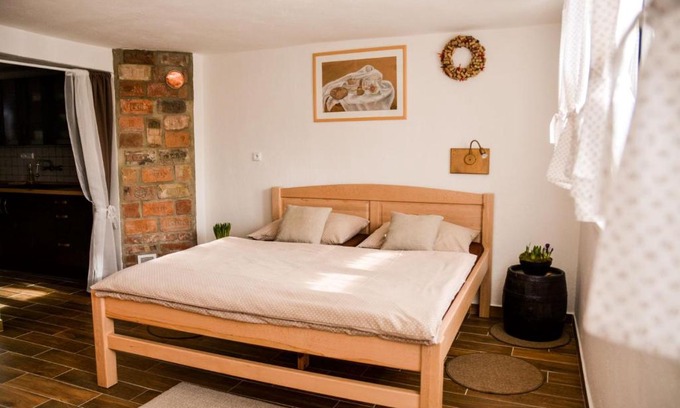Moravska Nova Ves Apartment | Inviting Vinný sklep: Family-Friendly Stay with Kitchen