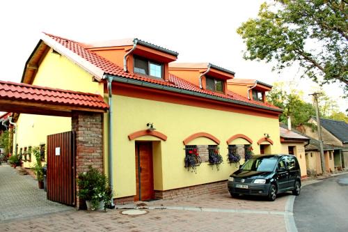 Jaroslavice House | Top-Rated Vinný sklep u Műhlbergerů: Family-Friendly Stay