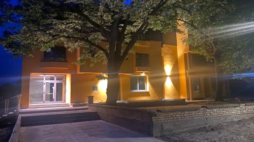 Aljmas Hotel | VINOTEL BRZICA Aljmaš