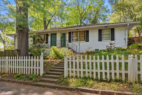 Lindridge-Martin Manor House | Discover a Vintage 2-Bed Home with Fenced Yard, Pet Friendly