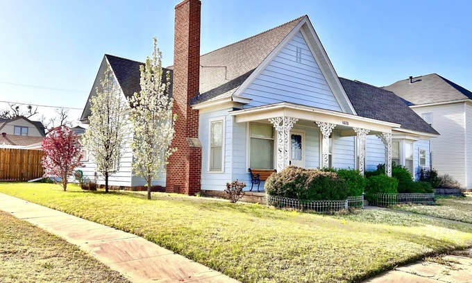 El Reno House | Guest Rated 10/10: Vintage 66 Hoff House Family Escape