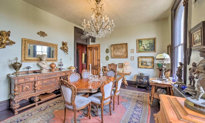 La Porte Apartment | Historic Downtown La Porte Vintage Apartment - Guest Rated 10/10
