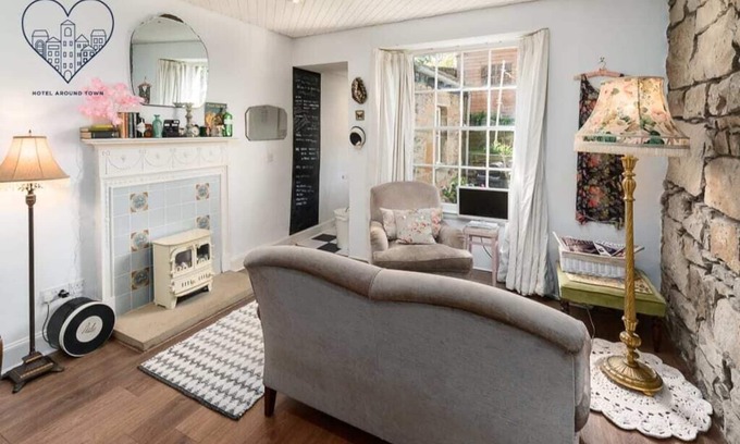 Bonnington Apartment | Vintage Apartment with Private Garden and Free WiFi in New Town