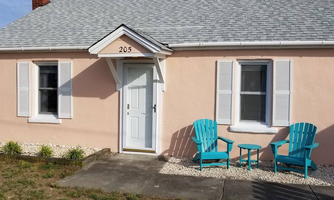 Kill Devil Hills House | Pet-Friendly Vintage Beach Bungalow Steps from the Ocean