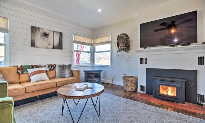 Bishop House | Delightful Vintage Bishop House in Downtown with Porch Swing
