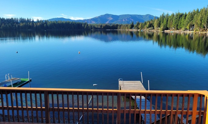 Matlock Cabin | Enchanting Vintage Cabin on Lake Nahwatzel with Pool