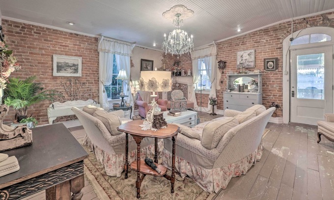 Calvert Apartment | Vintage Calvert Apartment w/ Large Balcony!