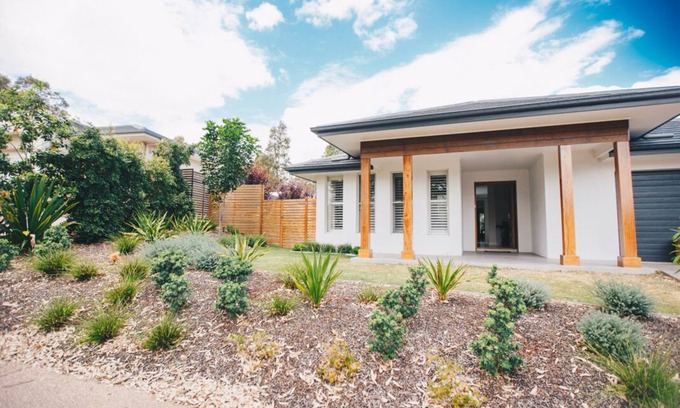 Pokolbin House | Elegant Vintage Chateau in Hunter Valley - Rated 9.8/10
