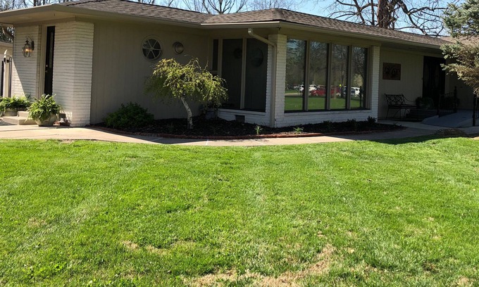 Indianapolis House | Vintage Dream: Guest Rated 9.8 with Ocean View & Pool