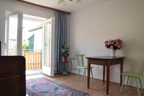 Schoerfling am Attersee Apartment | Charming Vintage Vacation Rental for Couples with Ocean View