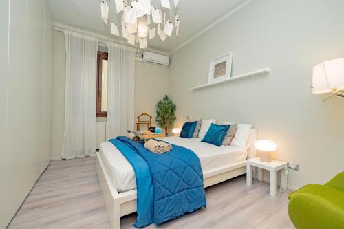 Lazzaretto Apartment | Timeless Vintage Gem - 8 Min Walk to Duomo, Free Parking