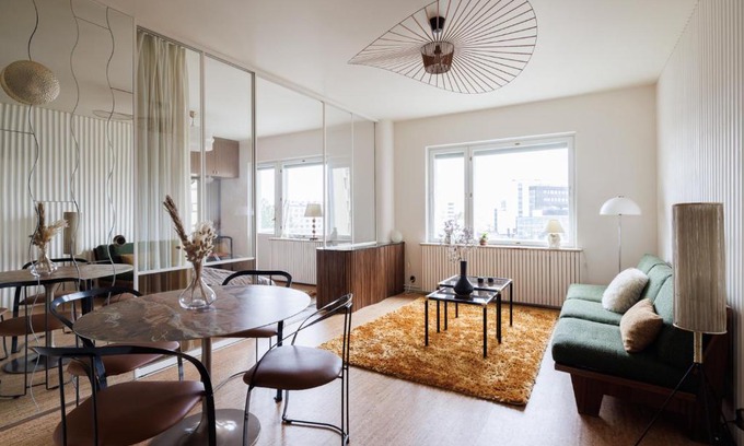 Meilahti Apartment | Elegance Awaits in the Vintage Glamour Suite - 4 Stars