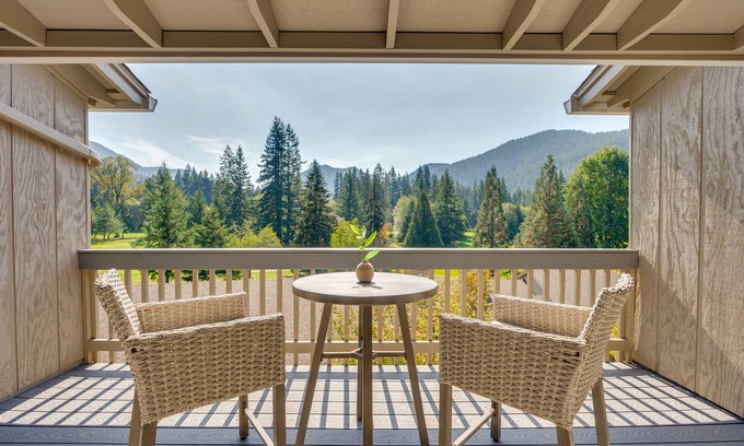 Welches Condo | Charming Vintage Golf Course View Condo by Mt. Hood