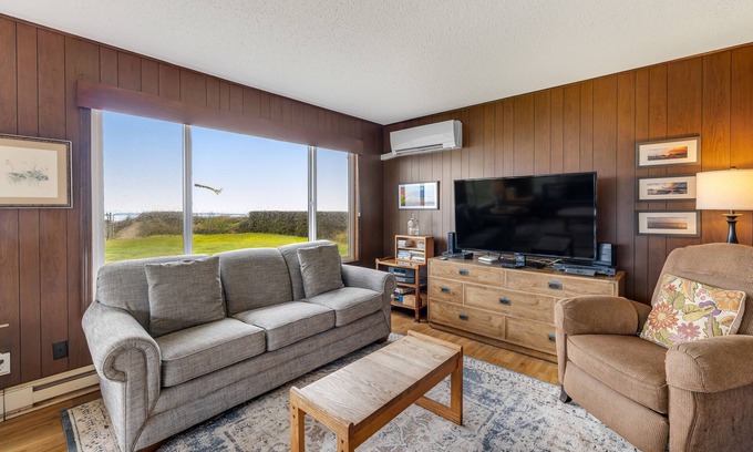 Waldport House | Ocean View Retreat with Pet-Friendly Yard & Unique Amenities