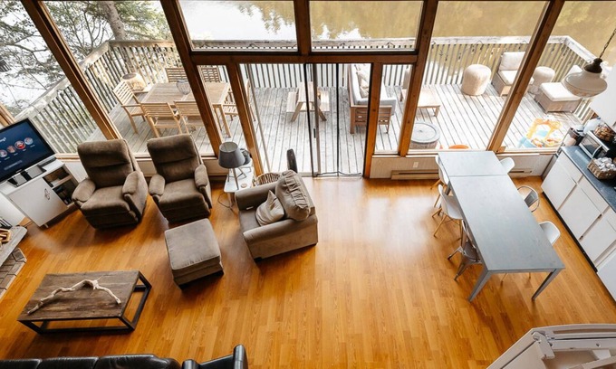 Pender Island Cabin | Vintage lakefront cabin on Pender Island