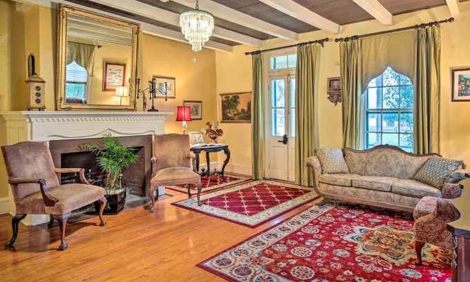 New Roads House | Charming Vintage Louisiana Vacation Rental for Families and Pets